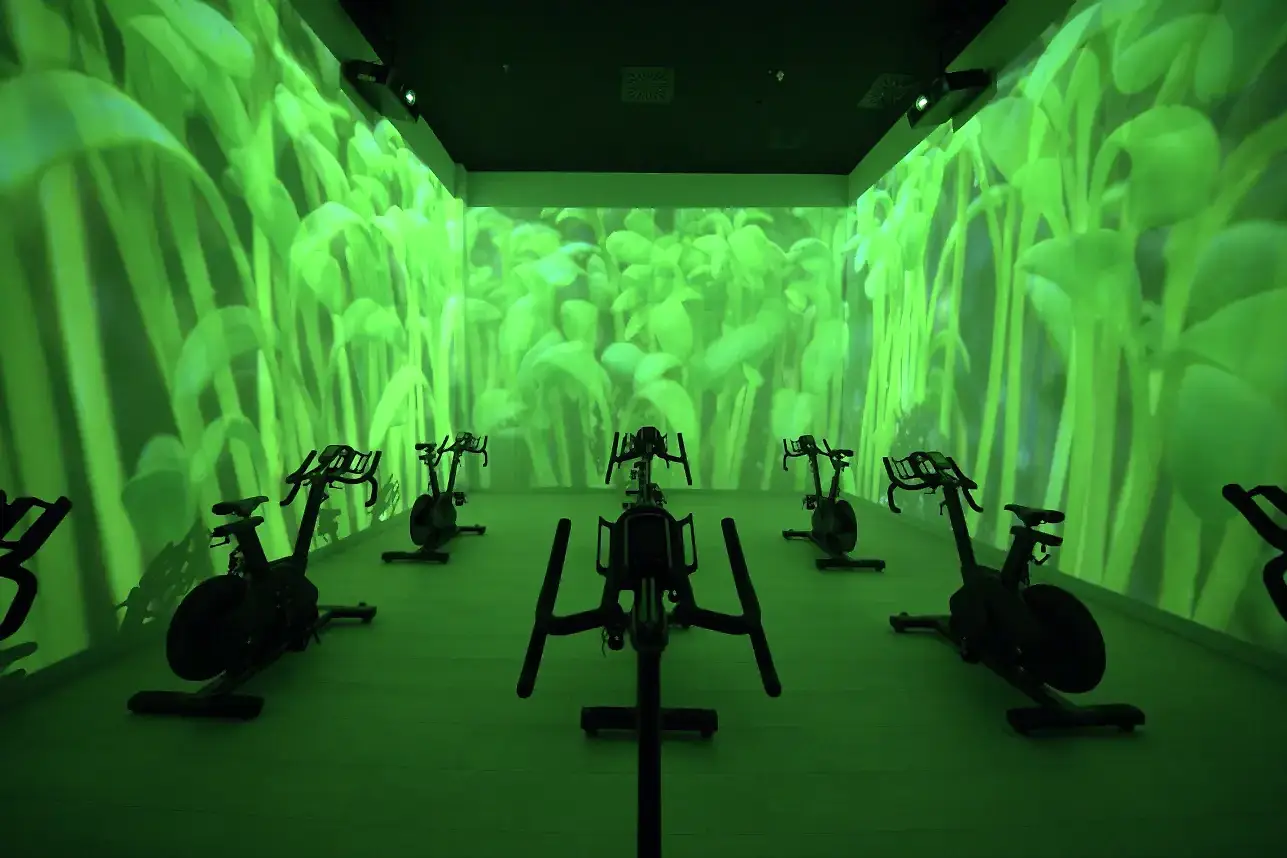 Bursa ParkOra spor salonu – grup dersleri, zumba ve spinning için kullanılan studio alanı