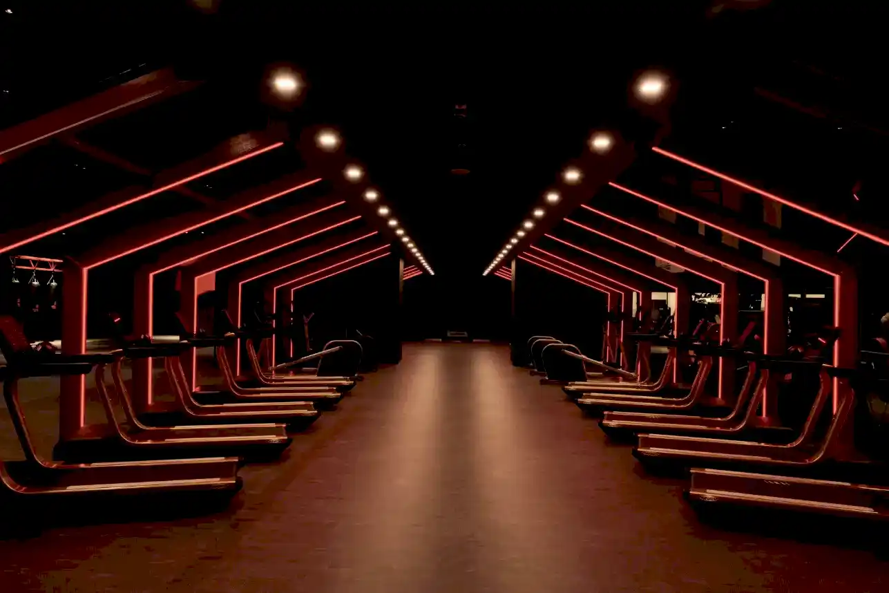 Bursa ParkOra spor salonu – kardiyo alanında koşu bandı ve eliptiklerle antrenman