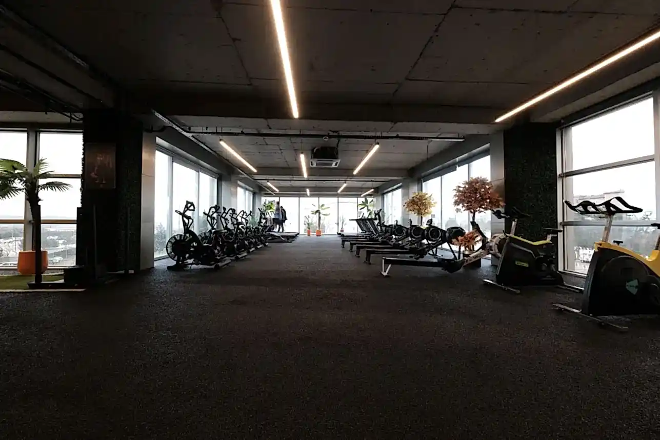 Bursa Görükle spor salonu – kardiyo ve ısınma alanı