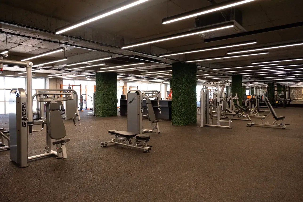 Bursa Görükle dövüş ve fitness salonu – enerjik antrenman atmosferi ve modern iç mekân