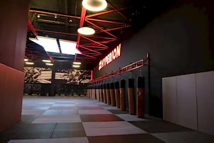 Bursa’da grup dövüş dersleriyle boks, kickboks ve MMA odaklı toplu antrenman - Hyperion Fitness