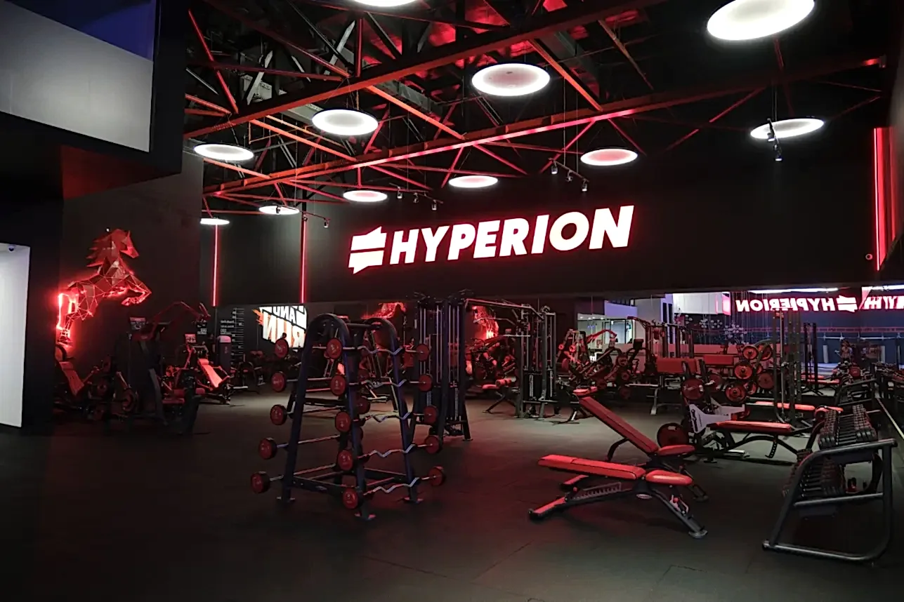 Bursa Özlüce fitness salonu – ağırlık makineleri ve serbest ağırlık antrenman alanı